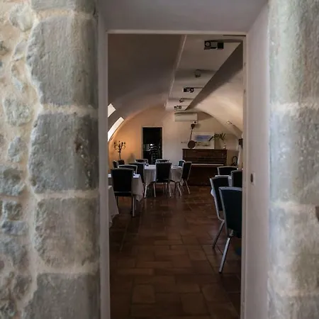 Hotel Chateau Du Poet-celard *