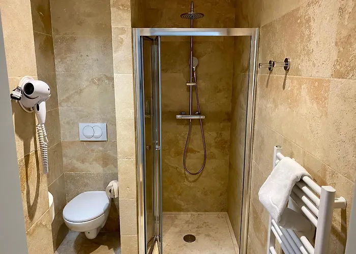 Hotel Chateau Du Poet-celard