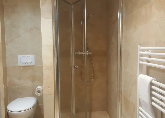 Hotel Chateau Du Poet-celard *