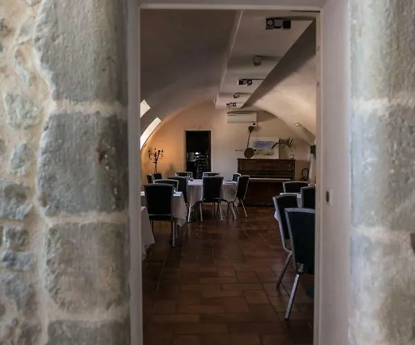 Hotel Chateau Du Poet-celard *
