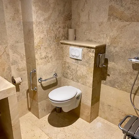 Hotel Chateau Du Poet-celard *